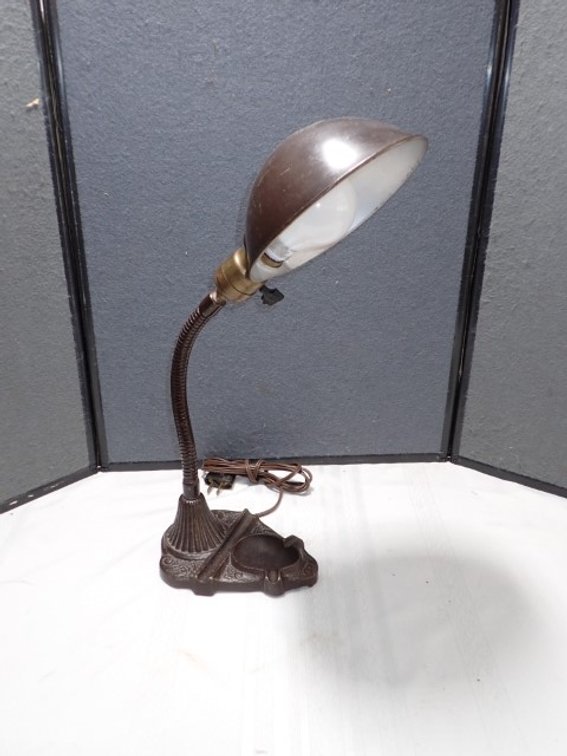 Universal Electric Log Co Lamp