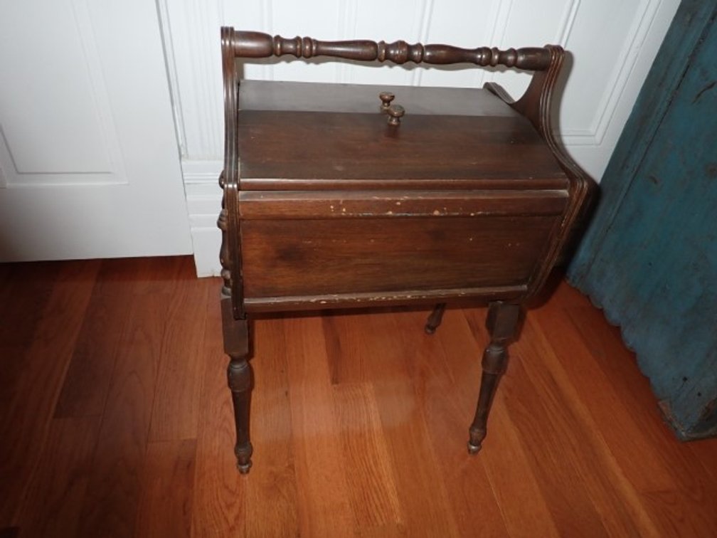 Vintage sewing Stand