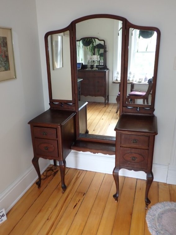 Tri Fold Vanity Dresser
