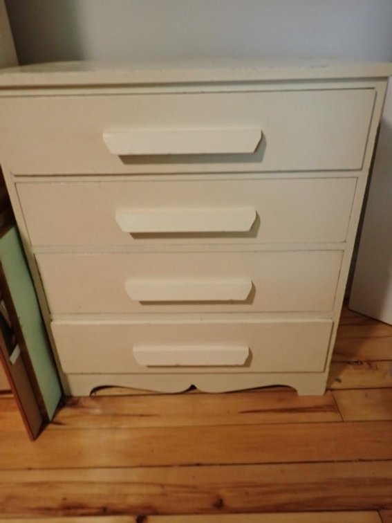 4 drawer painted dresser
