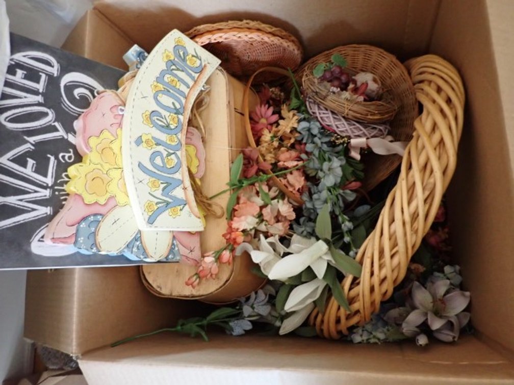 decorate wreaths and baskets