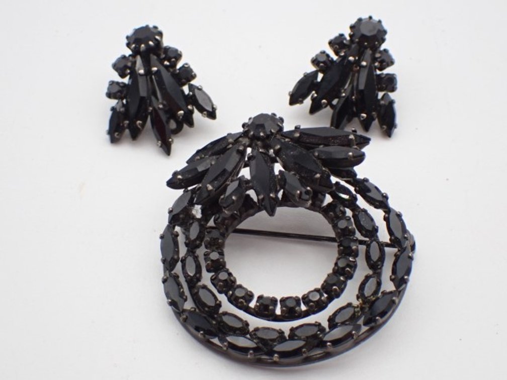 Black Stone Sherman Brooch & Earrings