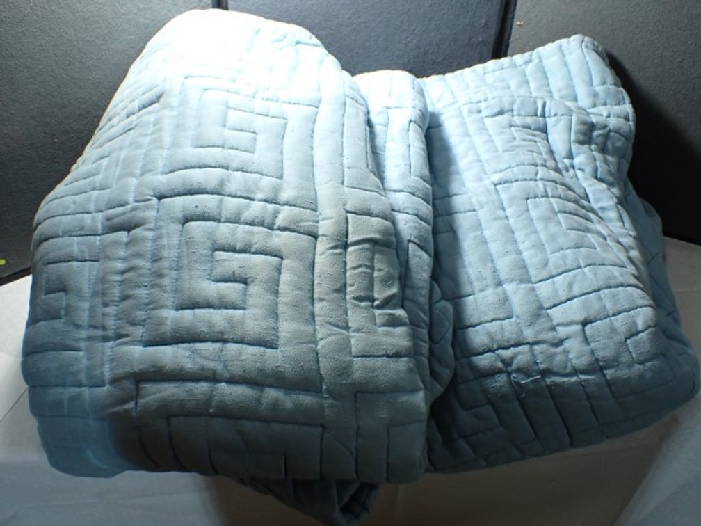 Moving Blankets in Tote #3
