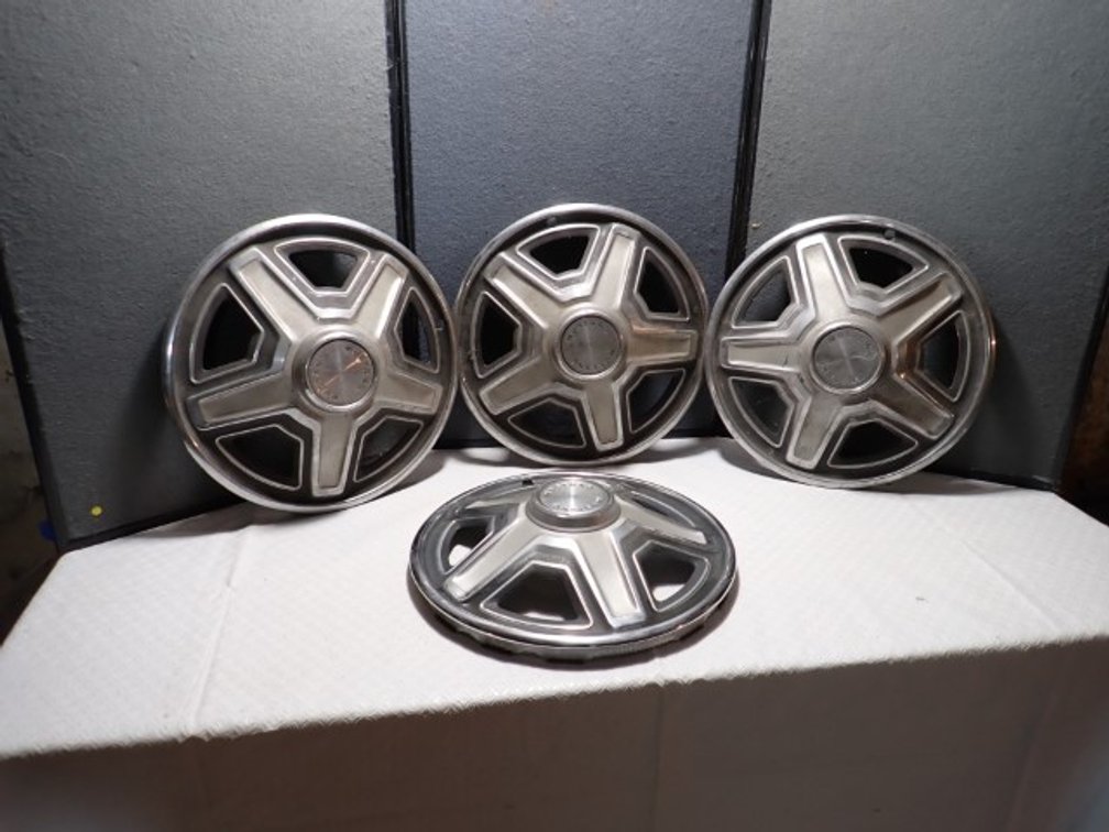 MUSTANG Hubcaps