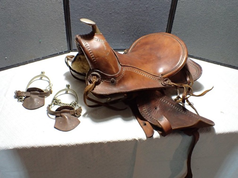 Saddle & Stirrups