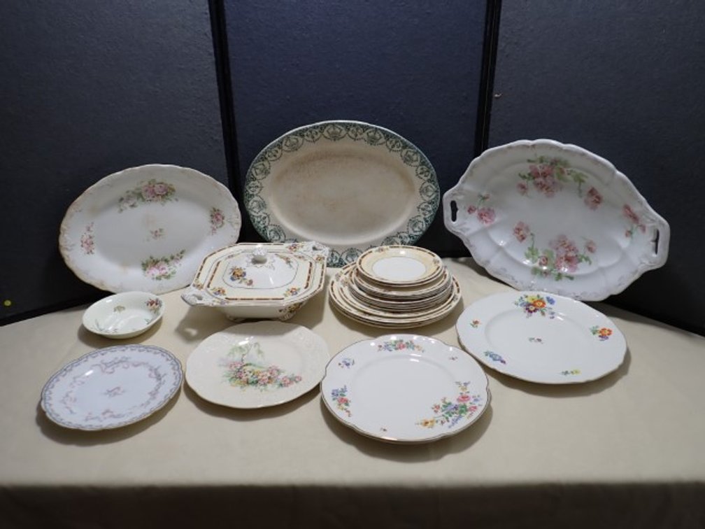 Variety of Dinnerware Pieces