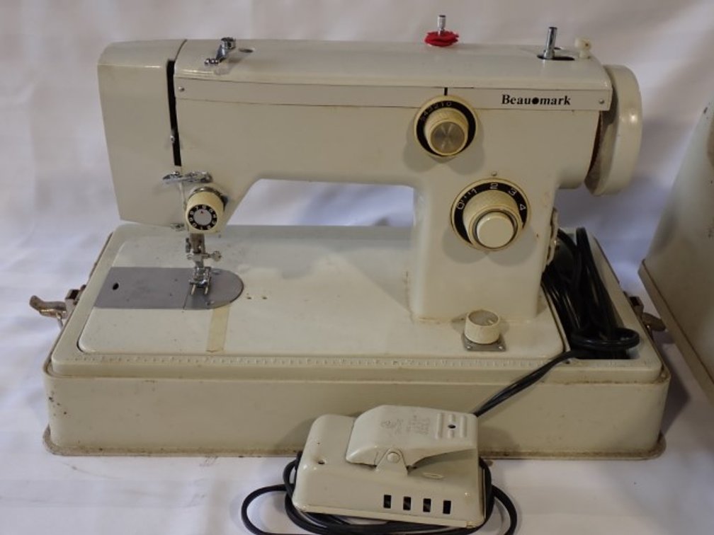 Beaumark Sewing Machine