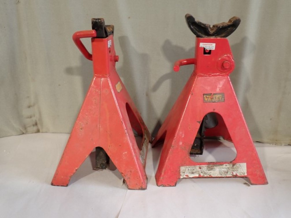Red Steel Ratchet Jacks