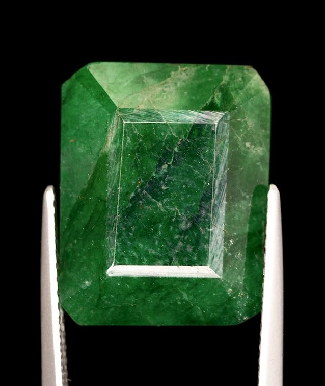 12.1 ct Certified Zambian Emerald gemstone ($14,460 Appraisal)