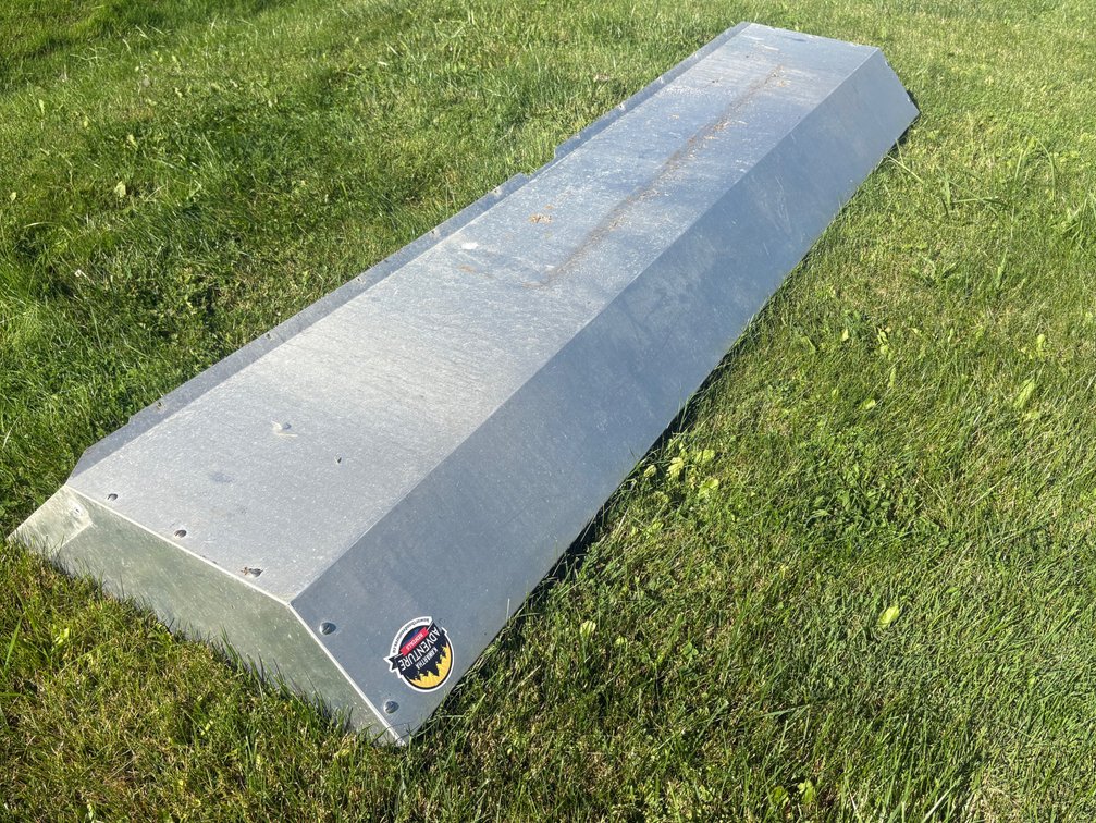 Snowmobile trailer head deflector