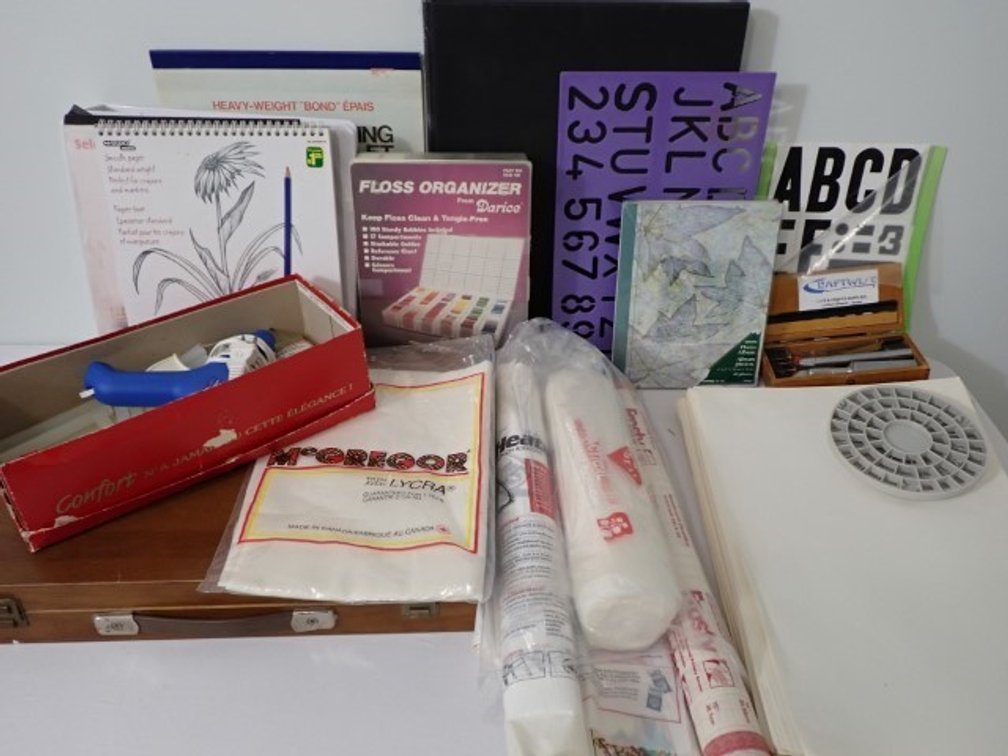 Wooden Artist's Sketch Box & Tabletop Easel+