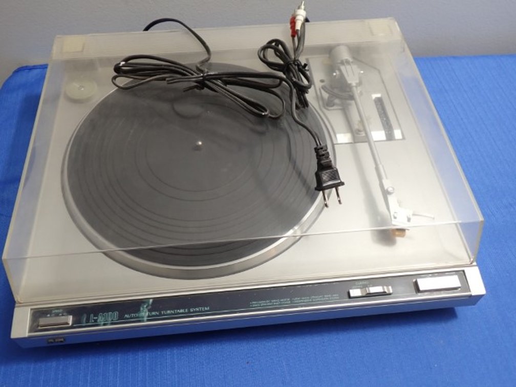 JVC Turntable