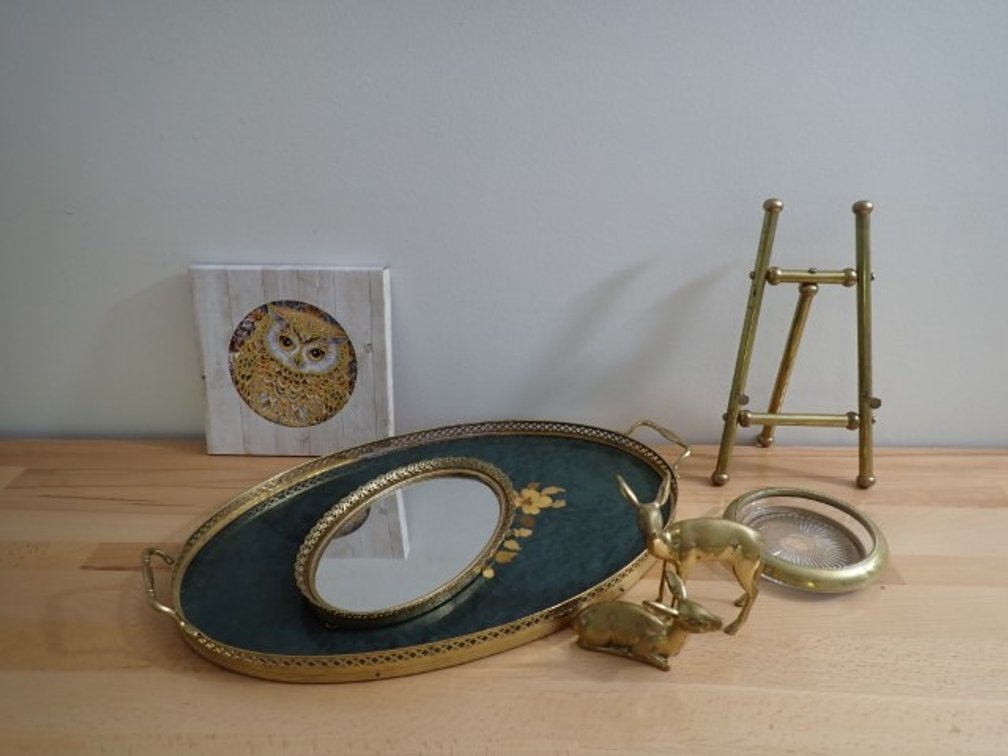 Easel & Trays