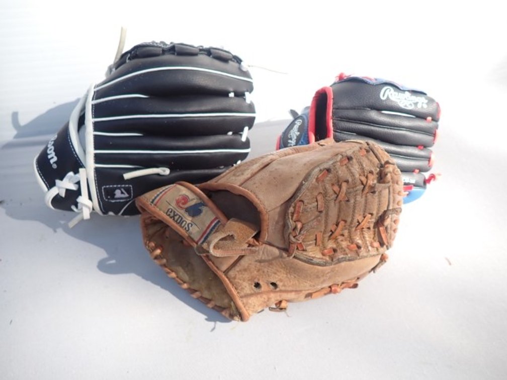 Vintage Expos Child Leather Baseball Glove & New Child Gloves