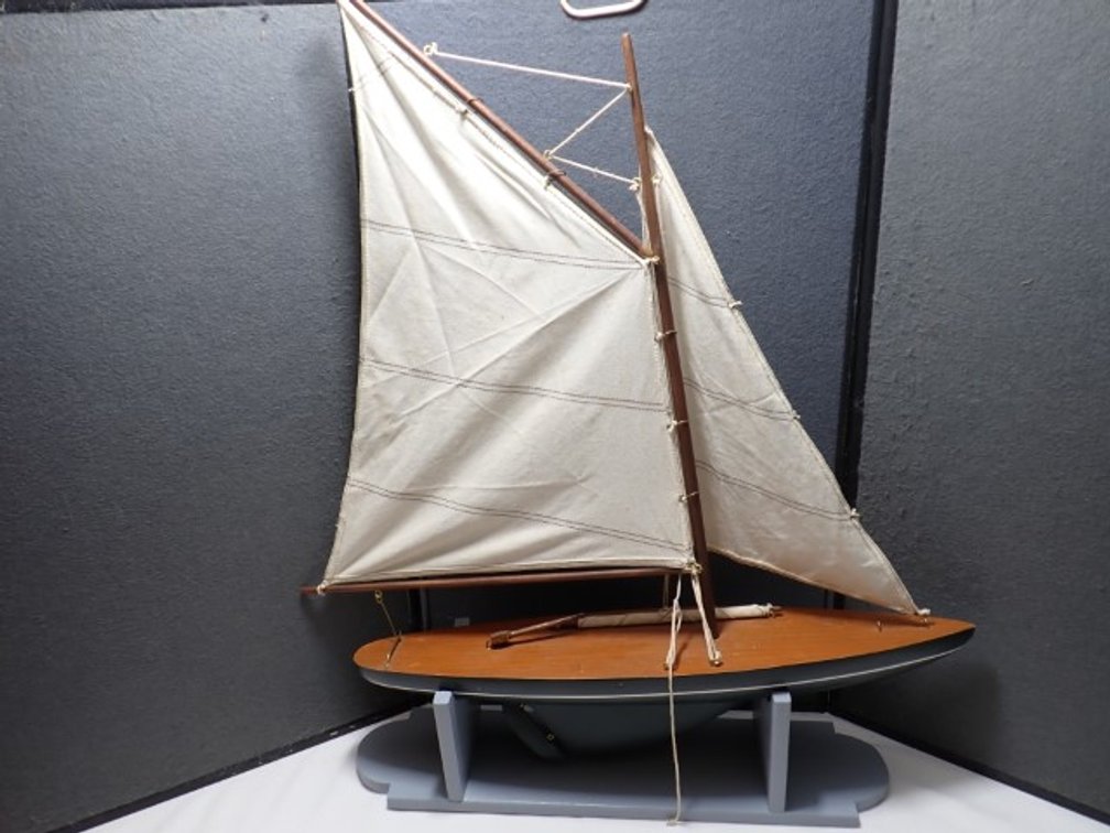 Sailboat Model