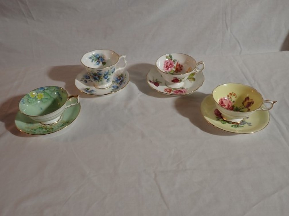 Teacups & Saucers