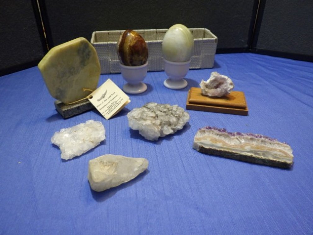 Stone Accents & Raw Minerals