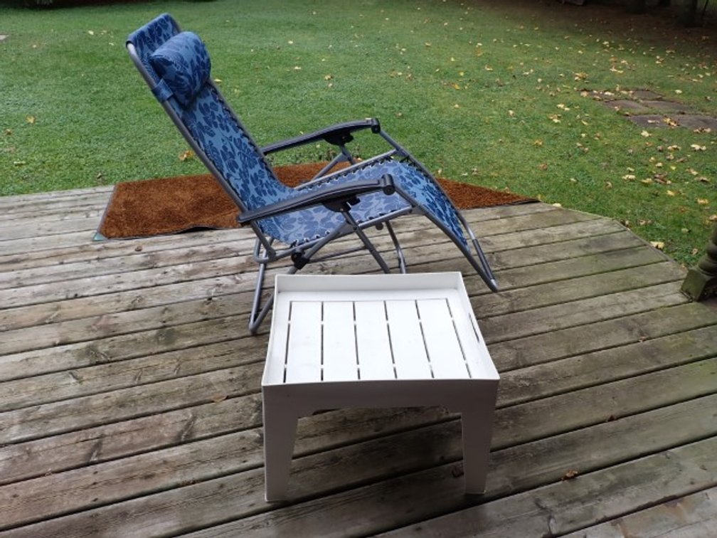 Zero Gravity Lounge Chair & Side Table