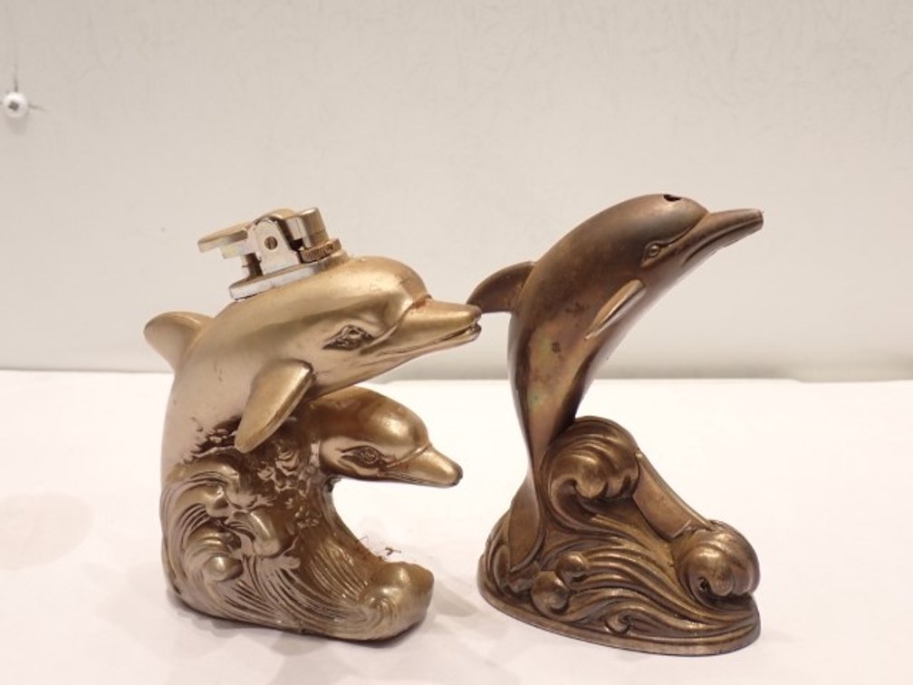 Dolphin lighters