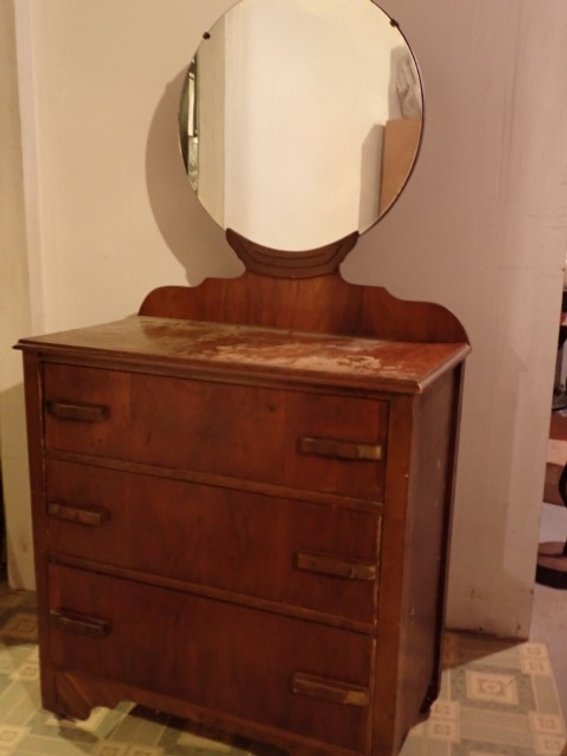 Art Deco Dresser With Mirror