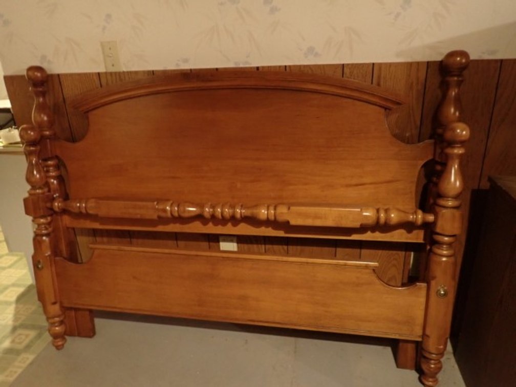 Traditional Style Spindle Headboard & Footboard