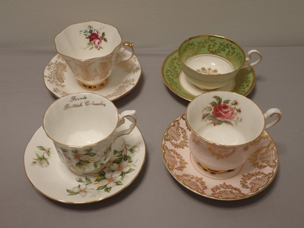 Teacups & Saucers
