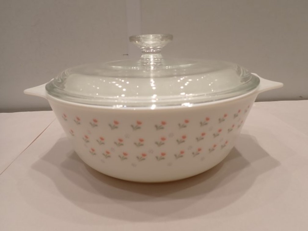 Pyrex Round Casserole Dish With Lid