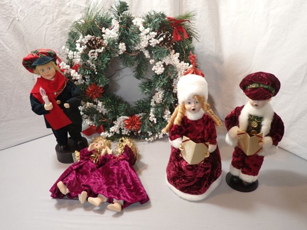 Christmas Wreath, Garland, Lights & Tabletop Decorations