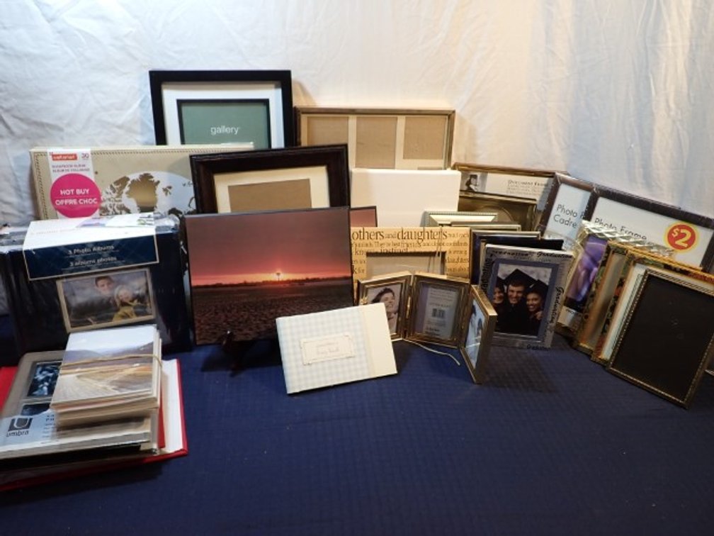 Picture Display Lot