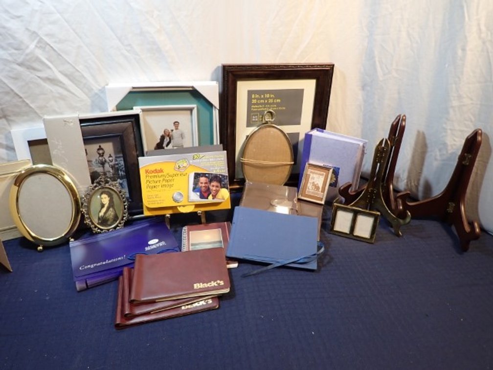 Picture Display Lot