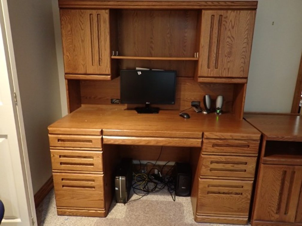 Computer Desk with Hutch