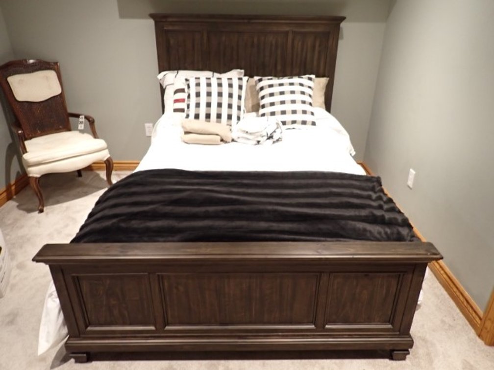Double Wood Frame, Mattress and Bedding