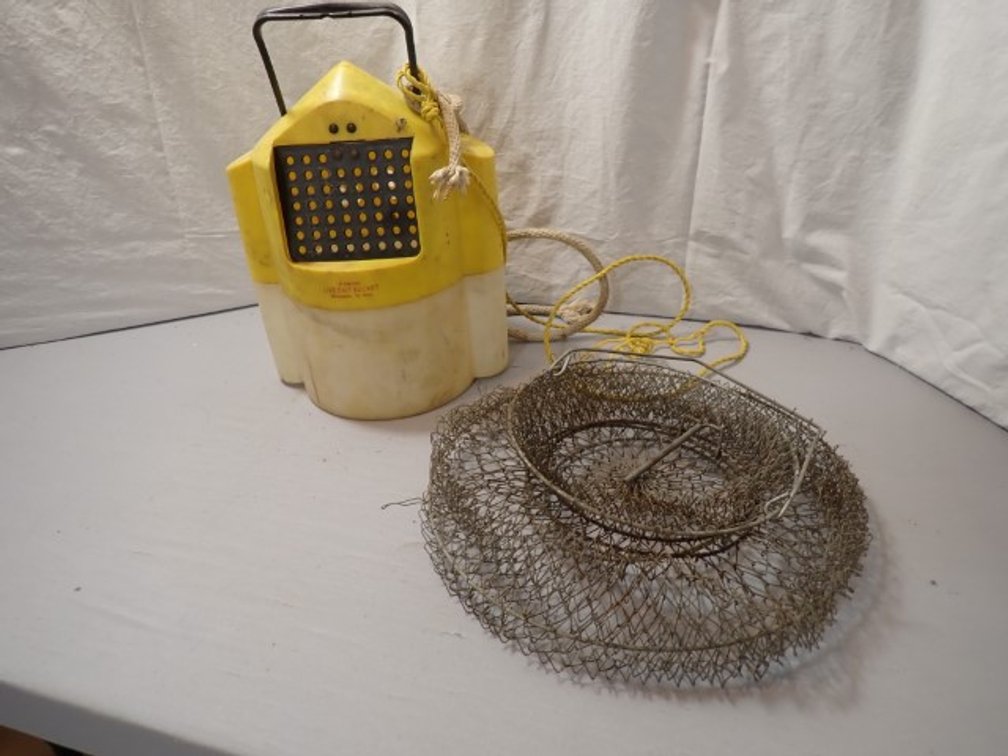 Fish Keeper Basket and Live Bait Minnow Bucket