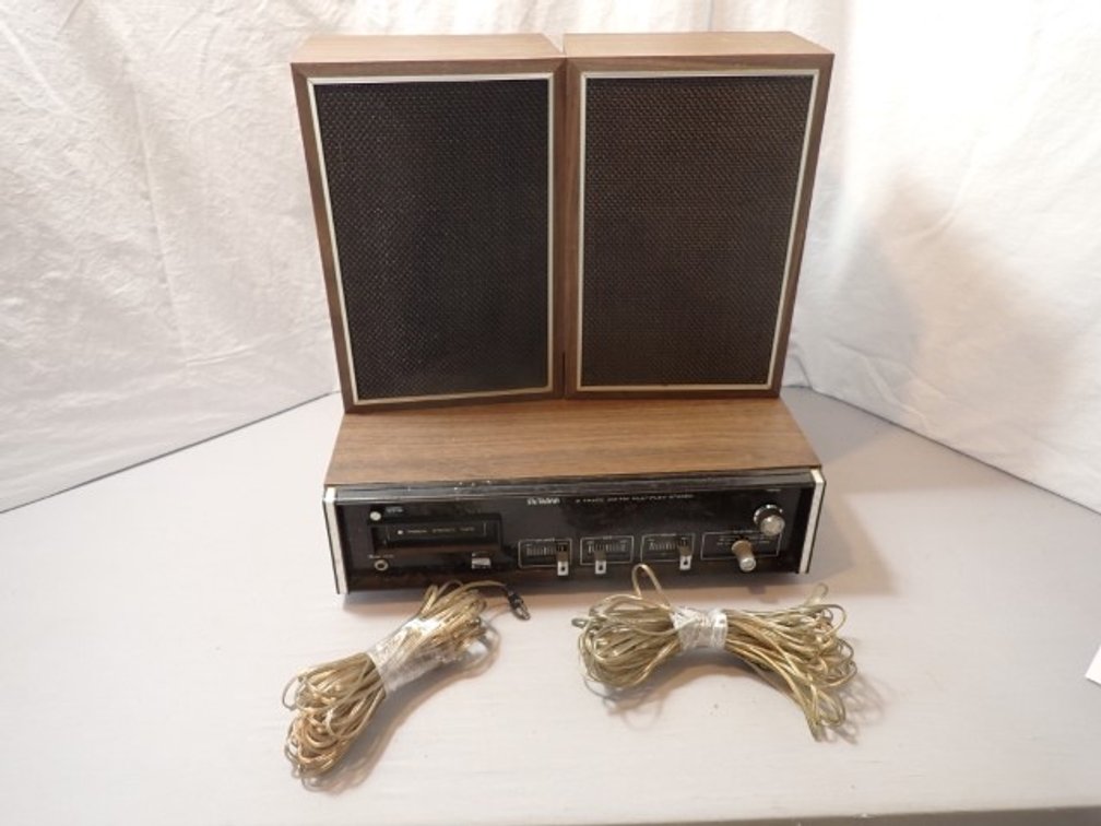 Futura 8-Track AM/FM Multiplex Stereo Receiver & Speakers