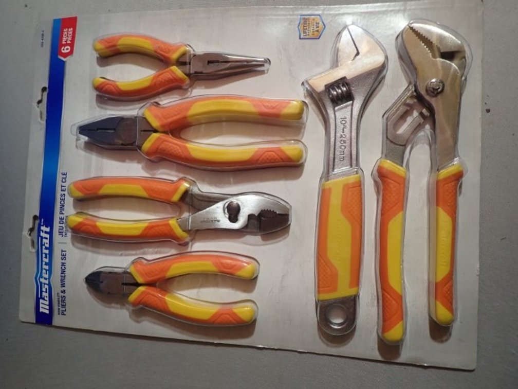 NEW Mastercraft Pliers & Wrenches Set