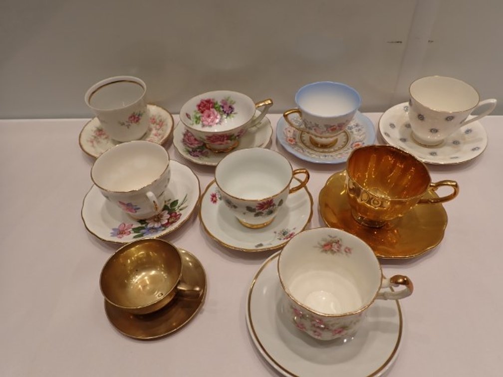 Tea Cups & Saucers