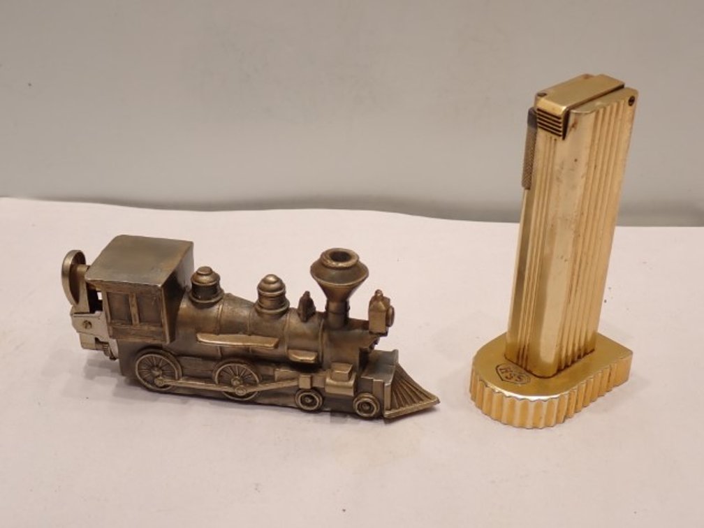 2 Vintage Table Lighters