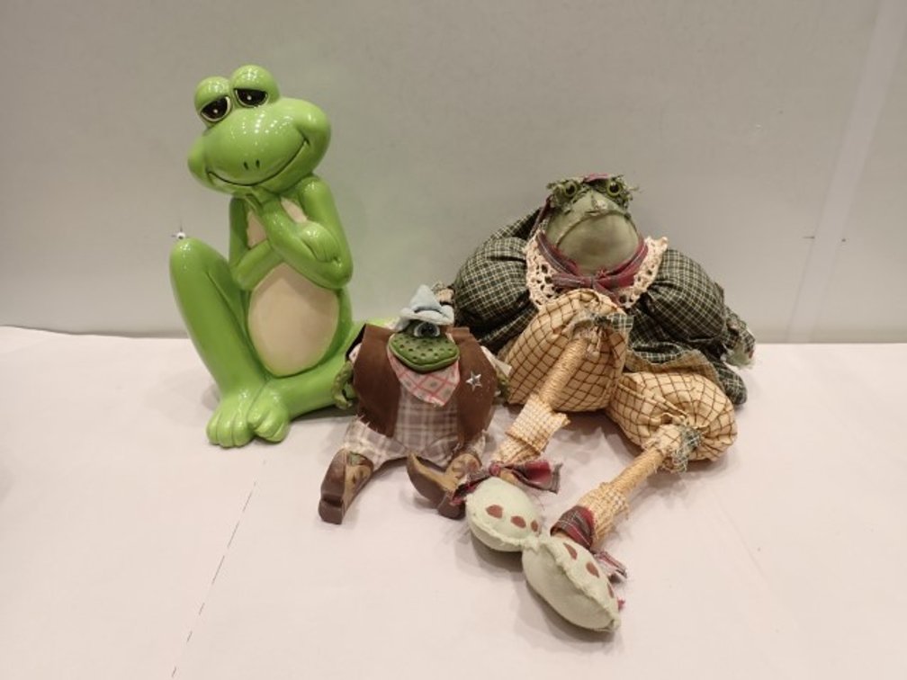 Frog Coin Bank & Friends