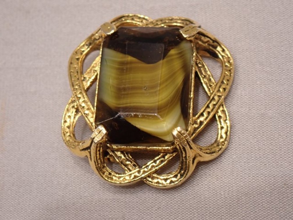 1970s Modernist Gold-Tone Brooch