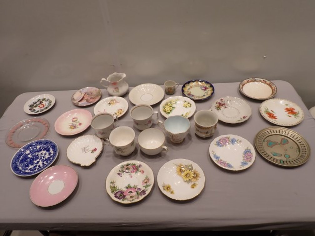 Tea Cups & Saucers