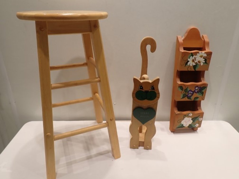 Wood School & Decor