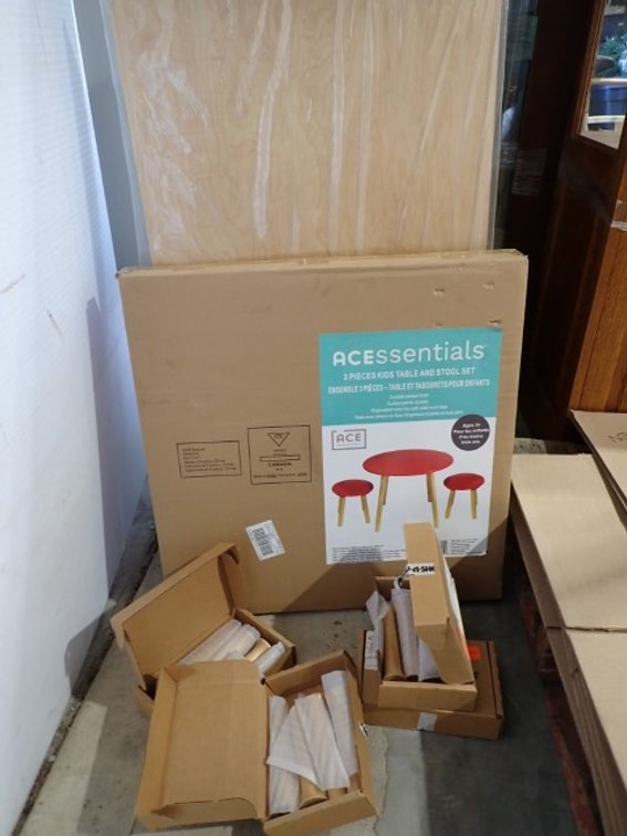 NEW 3 Pc Kids Table+