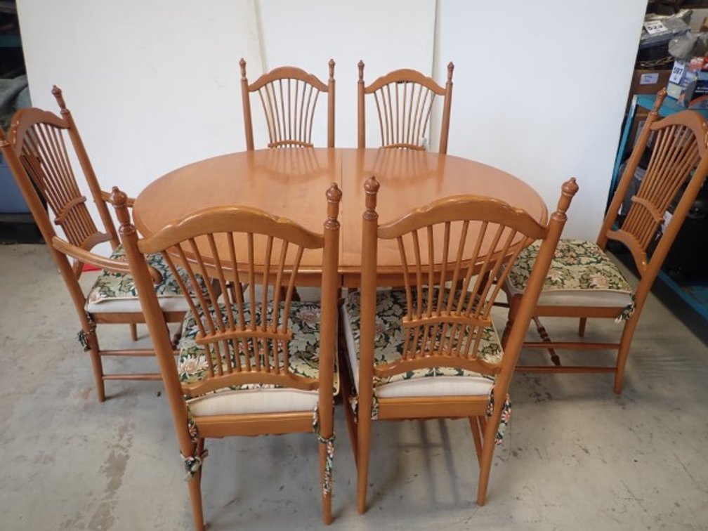 Quality Roxton Dining Set