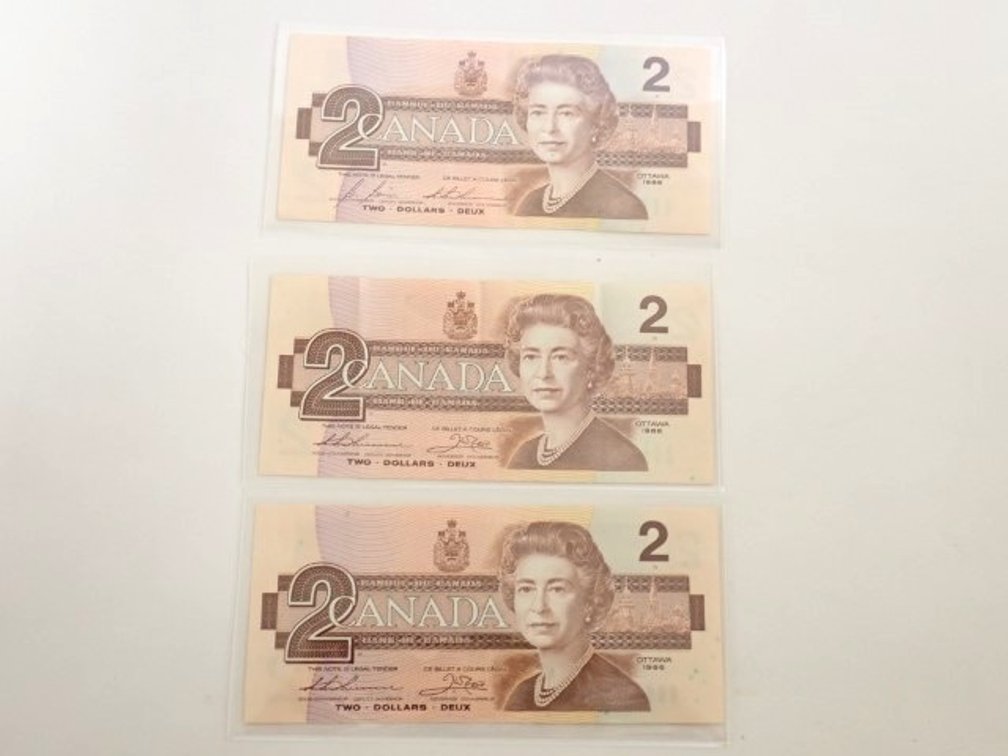 Three 1986 $2 Canadian Bank Notes (a)