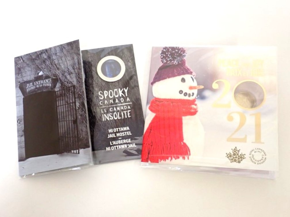 2019 Lenticular Spooky Coin and 2021 Holiday 5-Coin Set