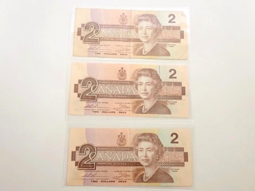 Three 1986 $2 Canadian Bank Notes (b)