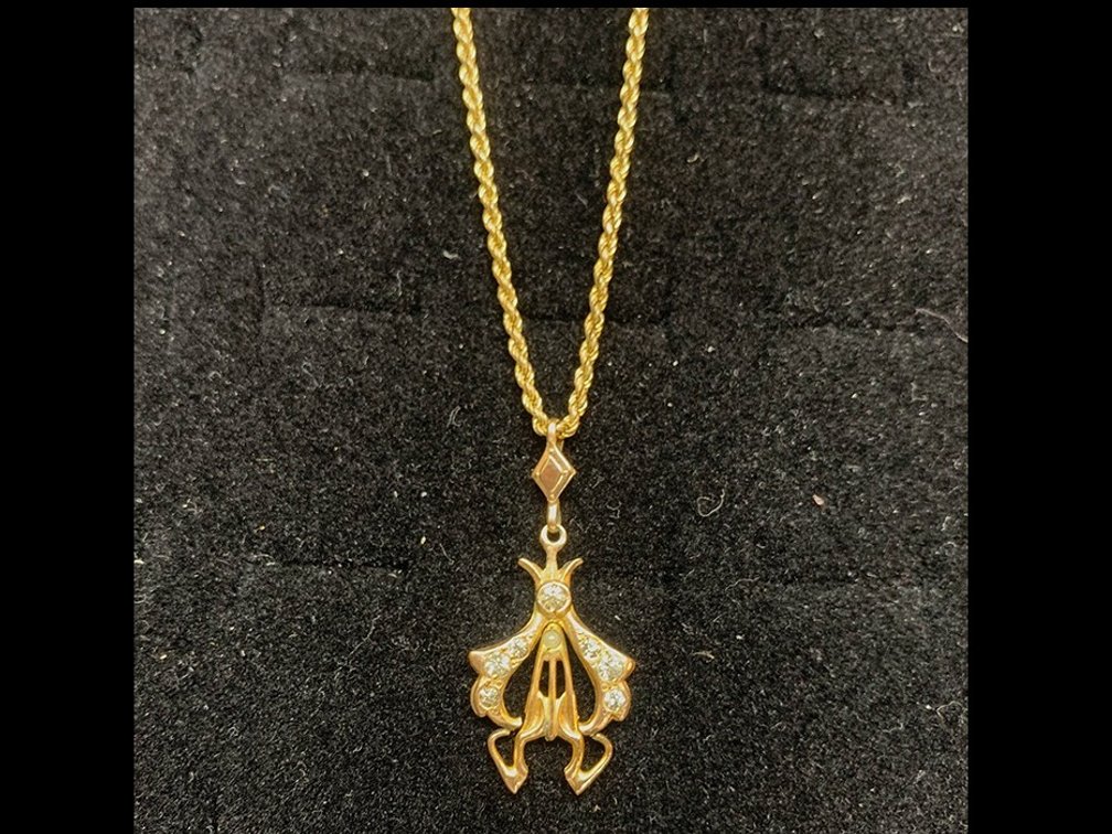 Antique Gold Plated Pendant & Chain