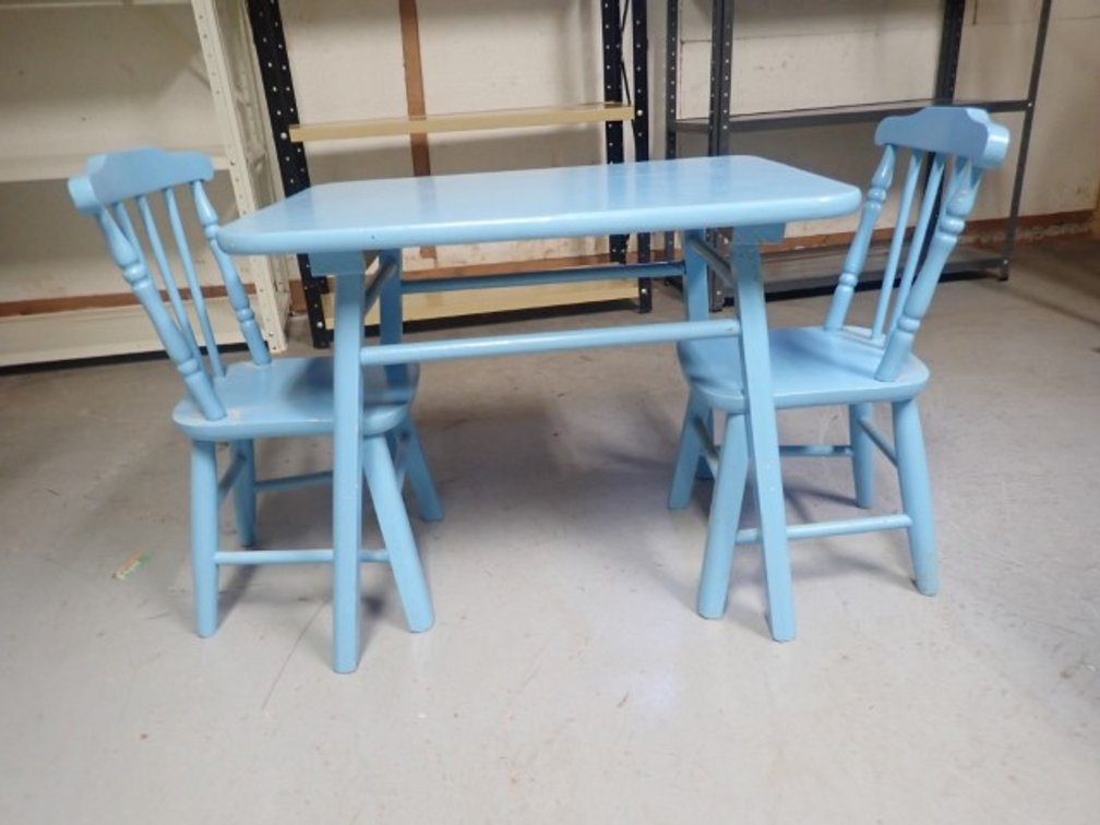 Kid Table and Chairs
