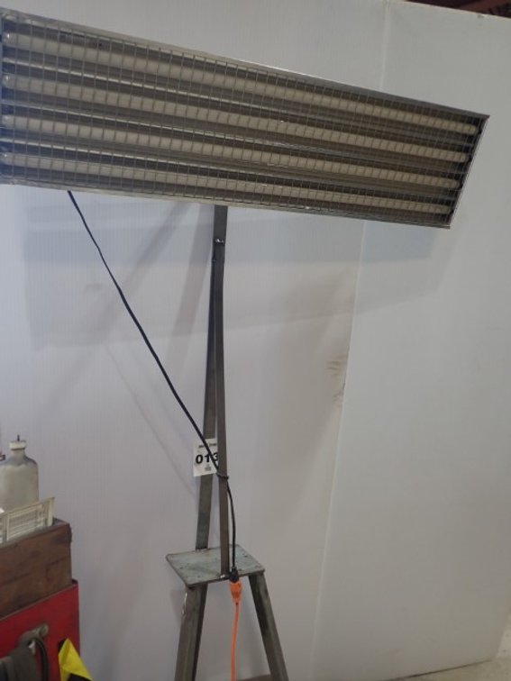 Fluorescent Light Stand