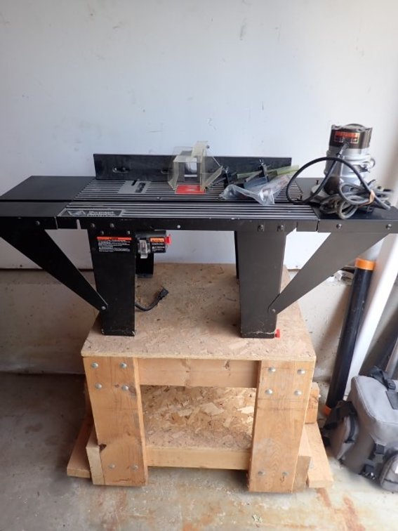 Router and Table